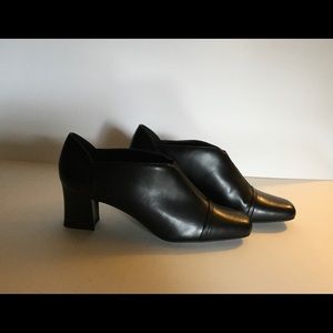 Laura Scott Black Dress Pumps